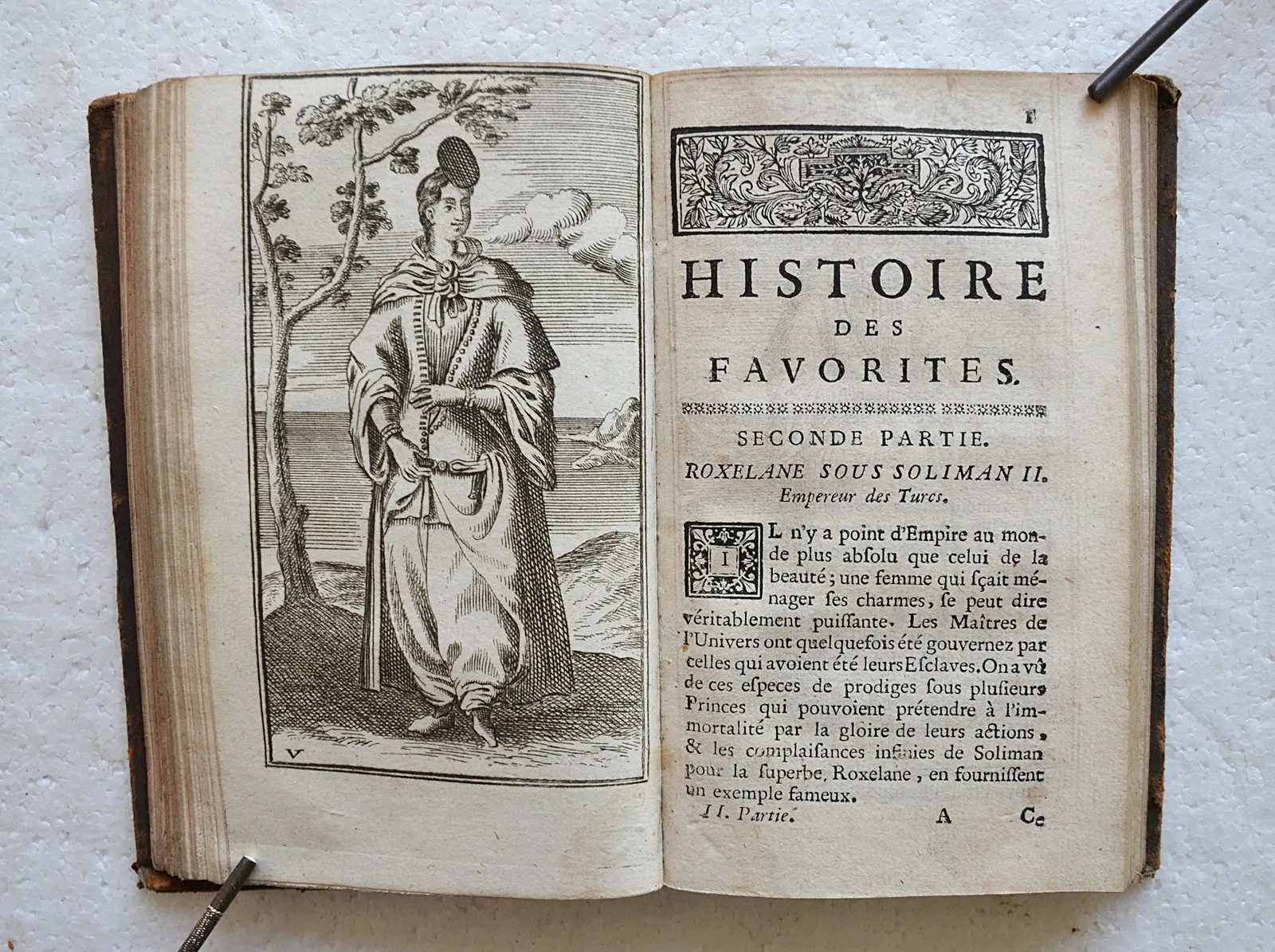 Histoire de favorites, contenant ce qui s’est passé de plus remarquables sous plusieurs règnes. (1/11) — LA ROCHE-GUILHEN (Anne de), 1699 — Histoire