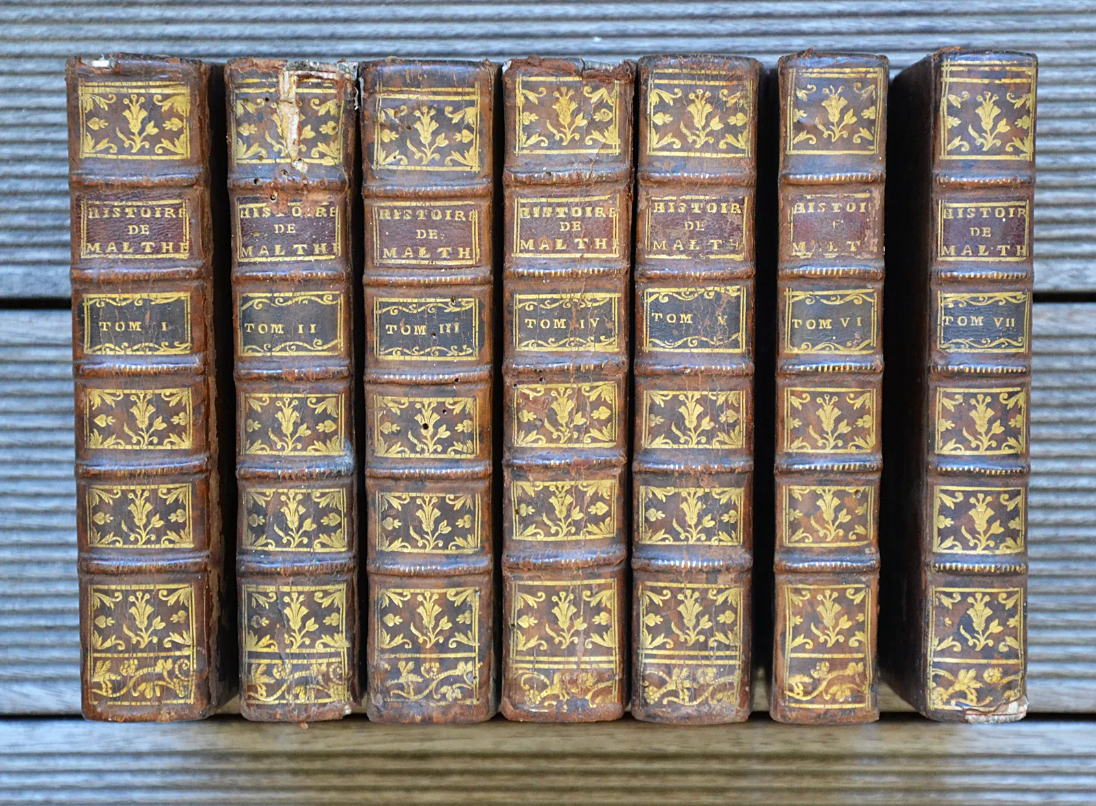 Histoire des chevaliers hospitaliers de S. Jean de Jérusalem, appellés depuis chevaliers de Rhodes, et aujourd’hui chevaliers de Malthe. (1/12) — VERTOT, René Aubert de (abbé ; 1655 - 1735), 1761 — Histoire