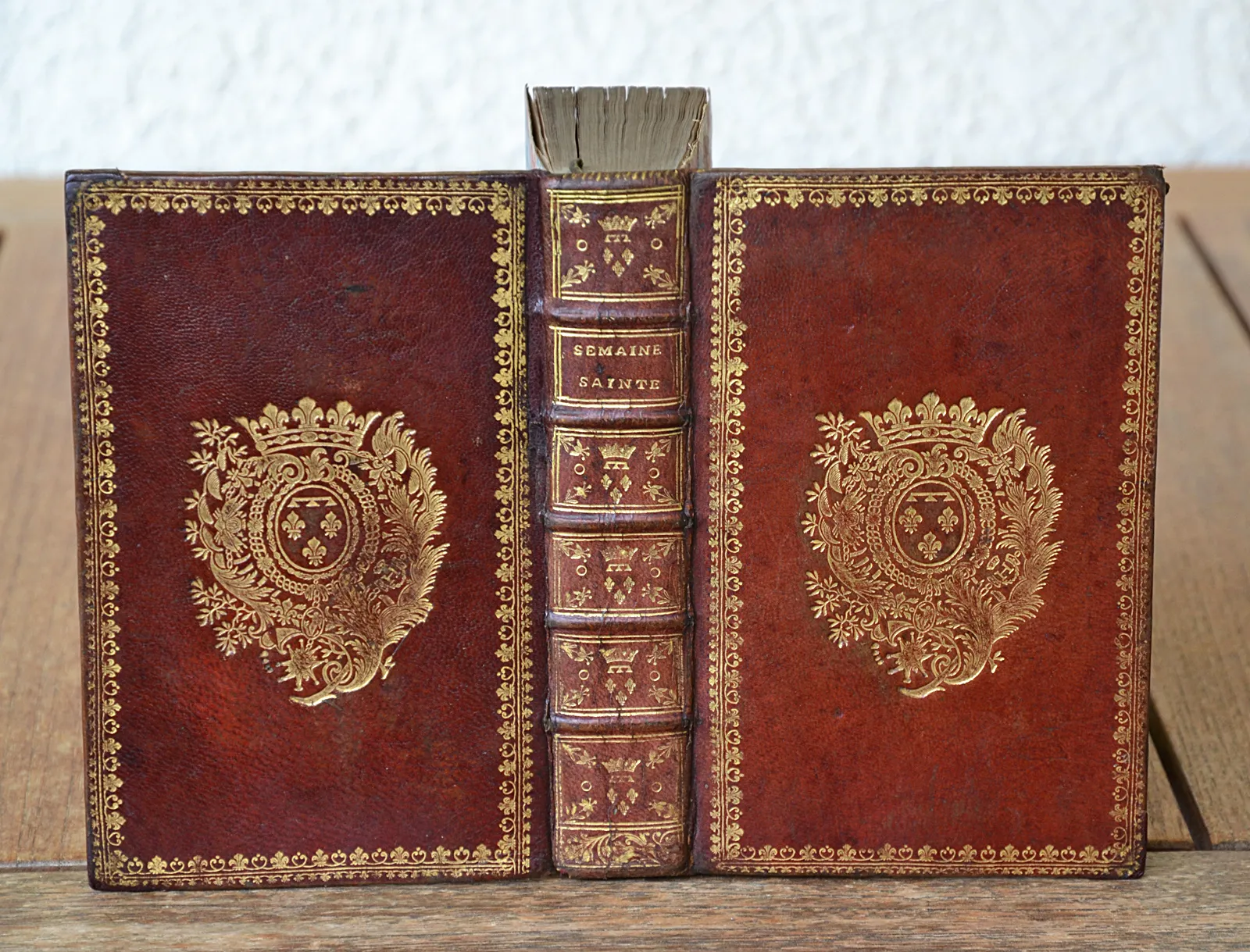 L’Office de la quinzaine de Pasque, latin-François, à l’usage de Rome et de Paris, pour la Maison de Monseigneur le Duc d’Orléans, premier prince du sang (1/12) — [SEMAINE SAINTE], 1750 — Belles reliures