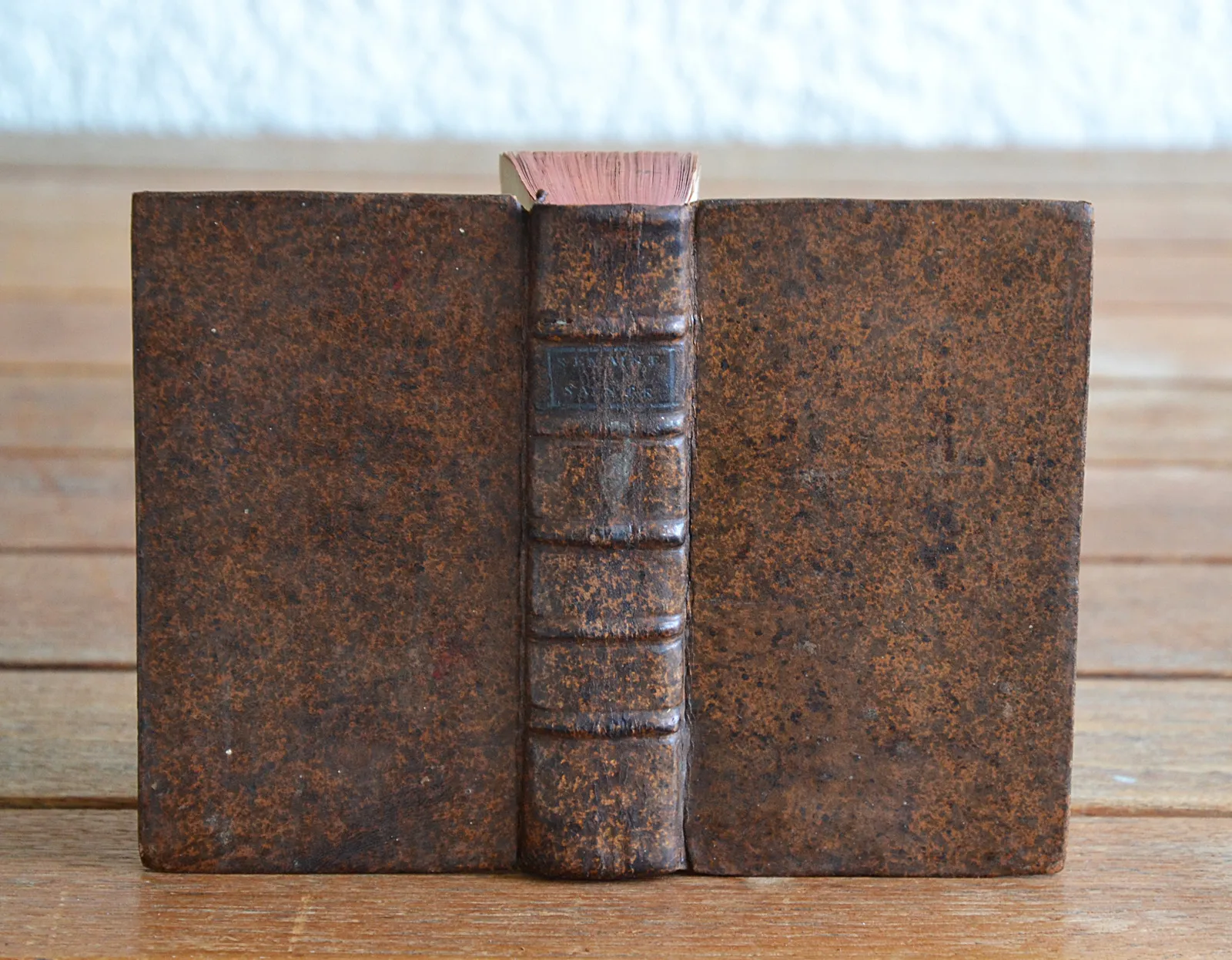 L’office de la Semaine Sainte, selon le messel et bréviaire romain ; avec l’ordinaire de la messe & l’explication des cérémonies (1/10) — [BÉARN], 1727 — Regionalisme