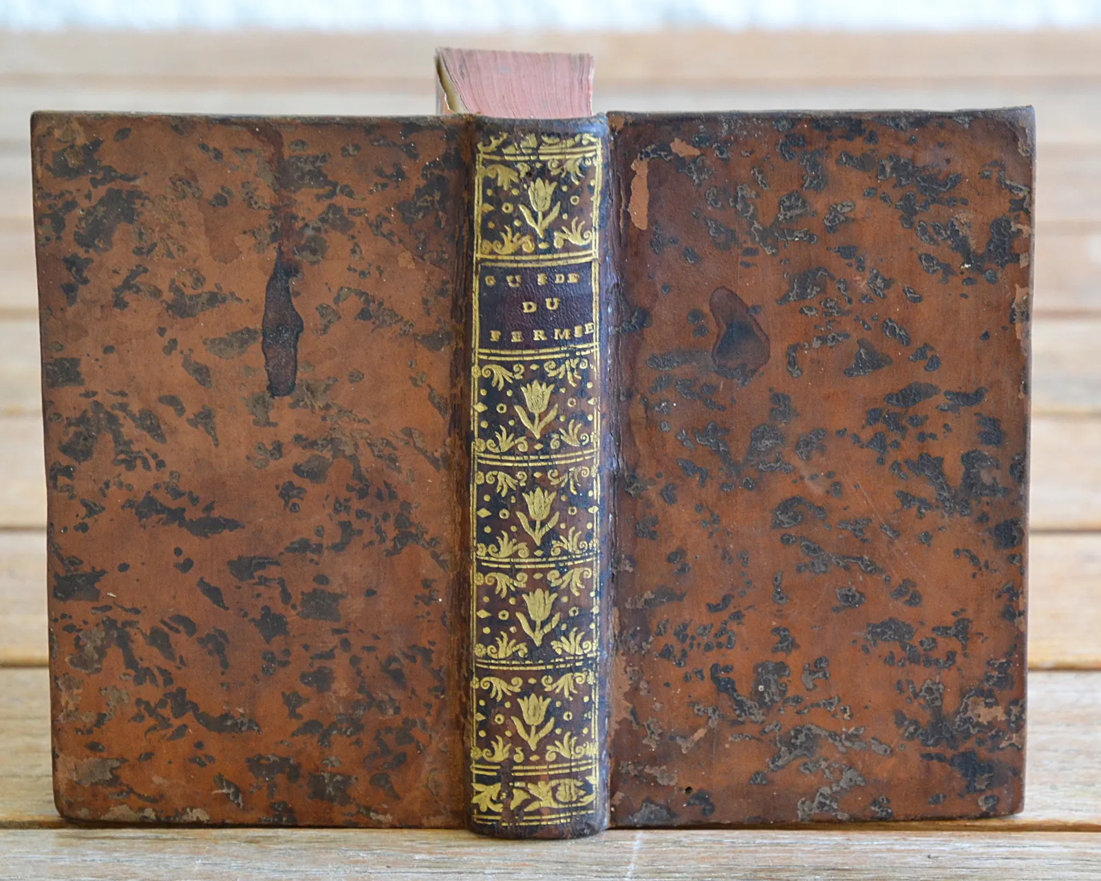 Le guide du fermier, ou instructions pour élever, nourrir, acheter & vendre les bêtes à cornes, les brebis, les moutons, les agneaux & les cochons. (1/11) — [YOUNG (Arthur)], 1770 — Histoire Naturelle