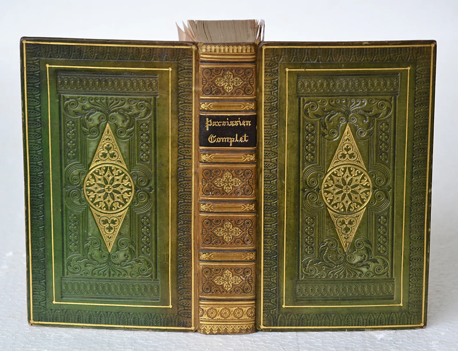Le Paroissien complet, contenant l’office des dimanches et des fêtes, en latin et en françois ; selon l’usage de Paris et de Rome (1/4) — [PAROISSIEN ROMAIN], 1829 — Missels et livres religieux