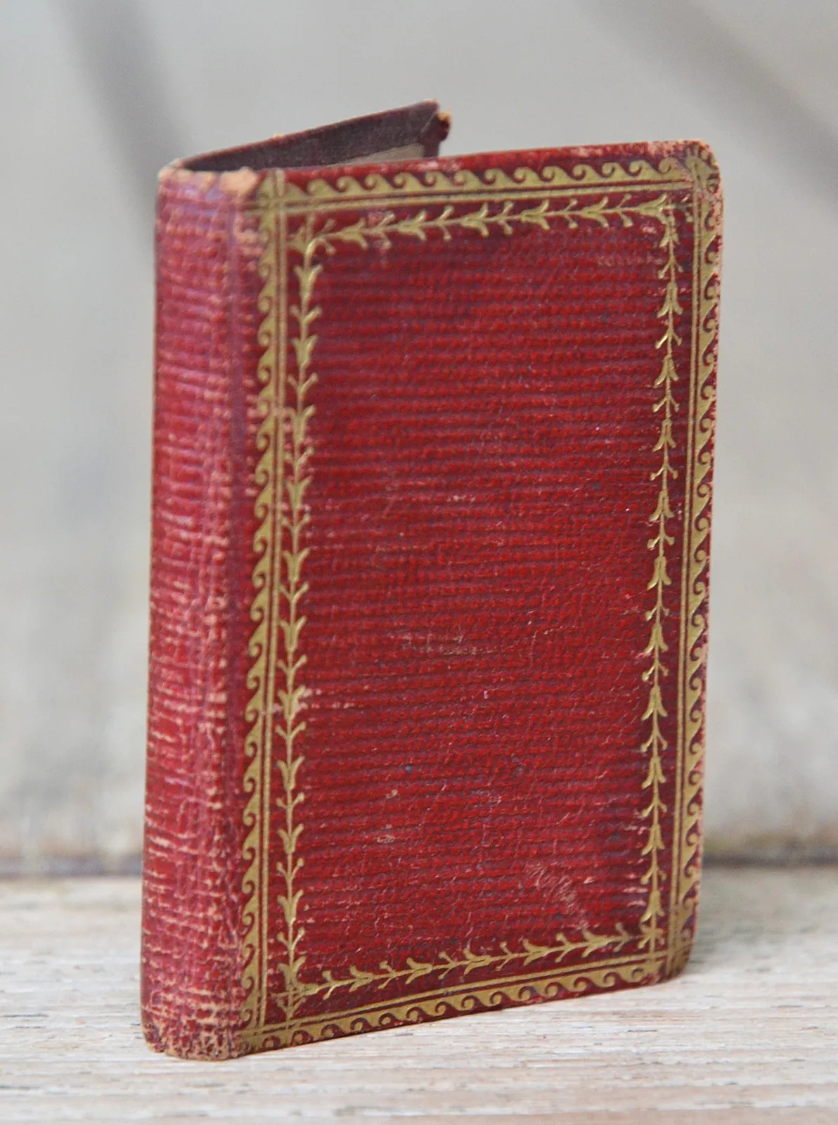 Les plaisirs de la jeunesse, ou innocence & candeur. Calendrier pour l’année 1818 (1/9) — [MINUSCULE], 1818 — Livres-objets / Minuscules