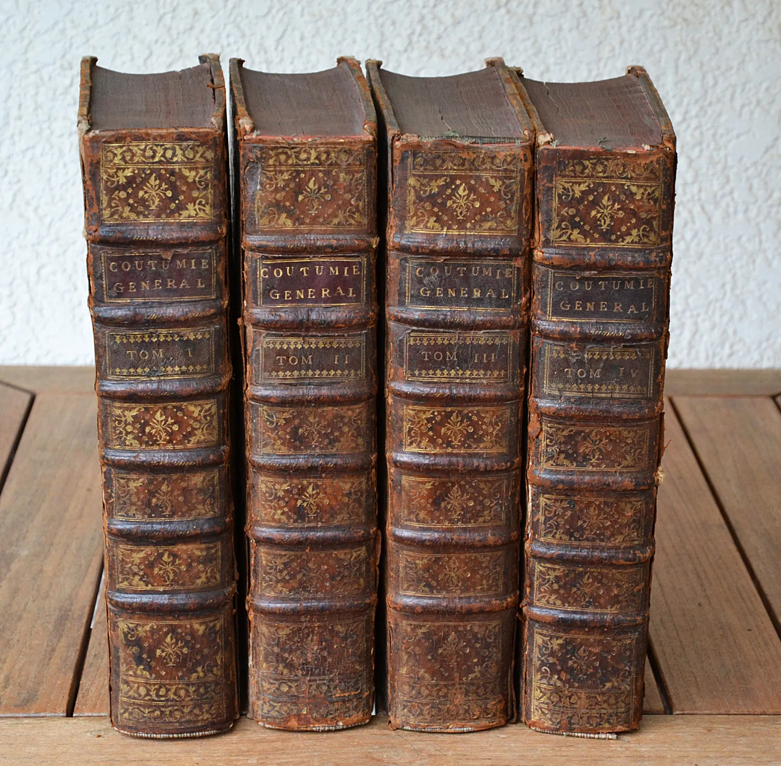 Nouveau coutumier général, ou corps des coutumes générales et particulières de France et des provinces connues sous le nom des Gaules ; exactement vérifiées sur les originaux conservez au Greffe du Parlement de Paris, & des autres Cours du Royaume. (1/12) — BOURDOT DE RICHEBOURG (Charles-Antoine), 1724 — Droit