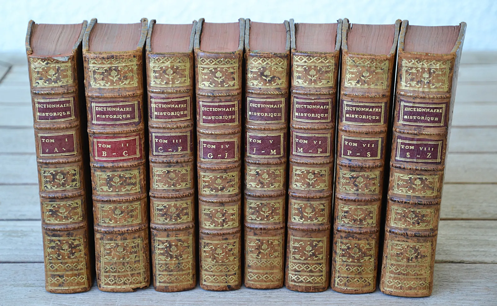 Nouveau dictionnaire historique ; ou histoire abrégée de tous les hommes qui se sont fait un nom par des talens, des vertus, des forfaits, des erreurs, etc. (1/7) — CHAUDON (Louis-Mayeul), 1783 — Dictionnaires