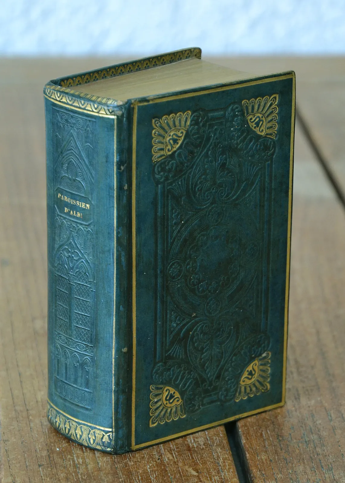 Paroissien complet, latin-français, imprimé par ordre de Monseigneur François-Marie-Édouard de Gualy, archevêque d’Albi (1/8) — [Reliure romantique], 1837 — Regionalisme