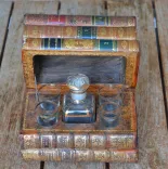 Boire un petit coup / Thorens / Switzerland (1/6) — [CAVE À LIQUEUR] — Livres-objets / Minuscules